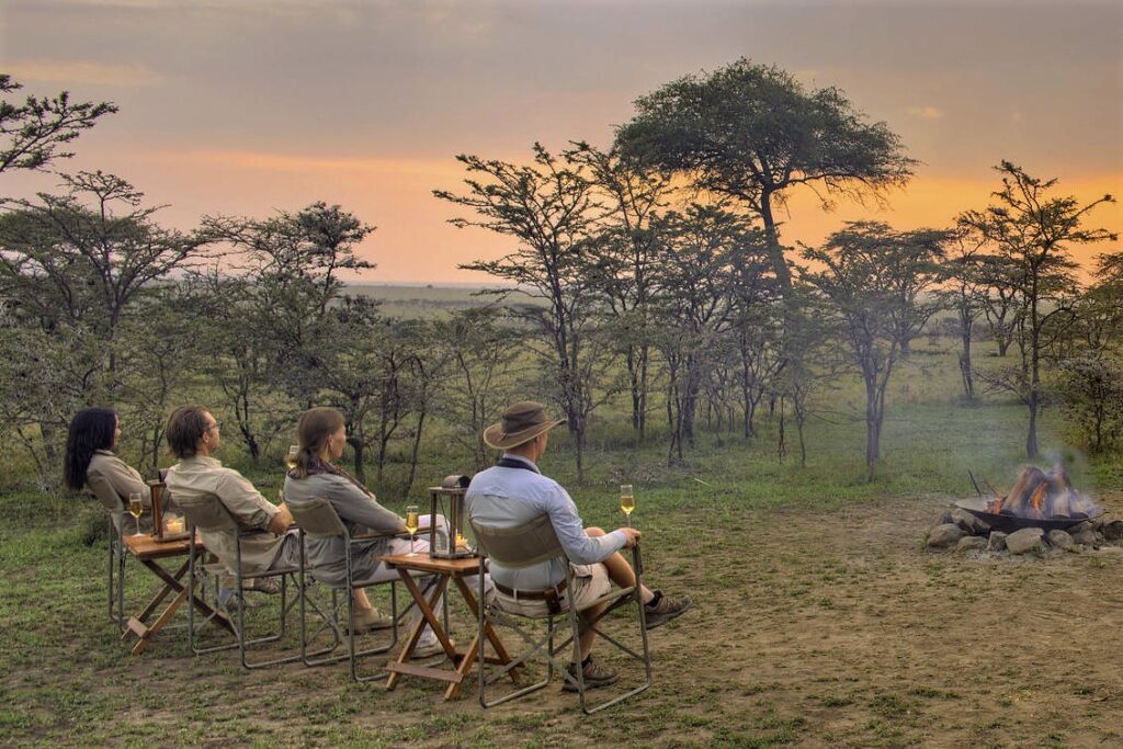 luxury-safari clients-drinks-by-camp-fire