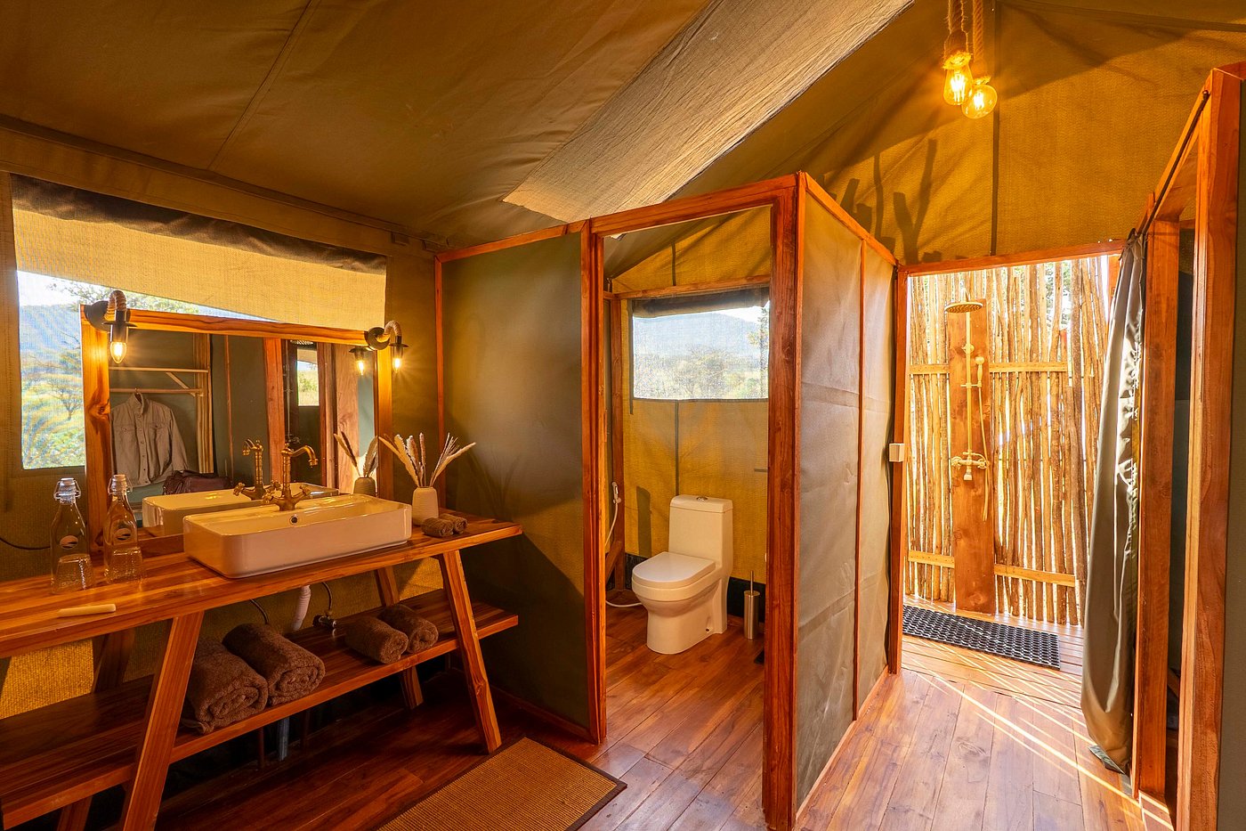 luxury-lodge-bathroom-view-serengeti-safari